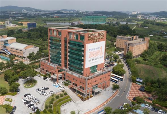 한국기술교육대학교(코리아텍) 능력개발교육원은 1월 21일(화) 서울드래곤시티 컨벤션센터에서 직업훈련 교강사 및 국내외 전문가 등 400여명이 참여한 가운데 ‘4차 산업혁명 핵심기술 컨퍼런스’를 개최한다. 한국기술교육대 능력개발교육원 전경.