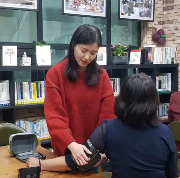 정왕본동 간호직 주무관, 어르신 건강 돌보미 활약