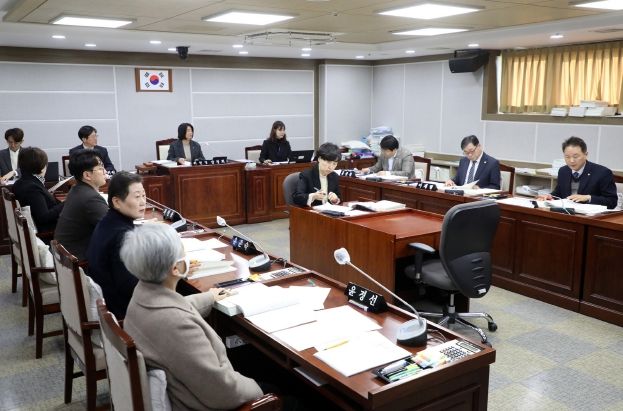 수원특례시의회 기획경제위원회, 조례안 등 안건심사