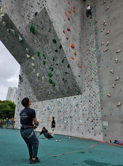 경기도안산교육지원청, ‘2025 안산 동그리 암벽등반 공유학교’운영