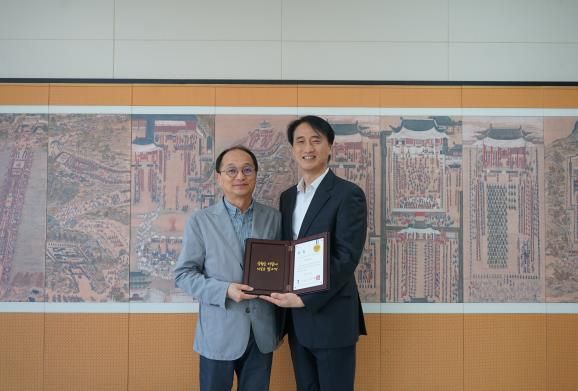 수원문화재단 문화예술부장(최용진), 수원문화재단 대표이사(오영균)(왼쪽부터)