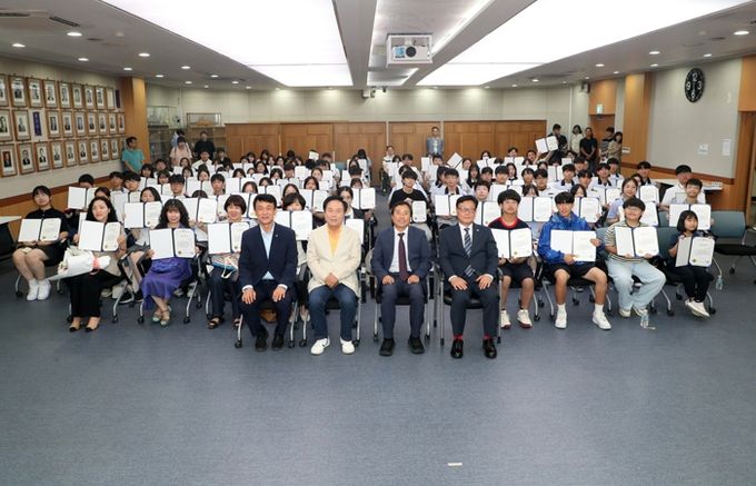 (재)안동시장학회, 2025년 장학증서 수여식 개최