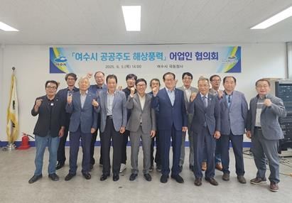 민선 8기 핵심 공약사업으로 추진 중인 ‘지역사회·수산업계 대타협을 통한 해상풍력 에너지 개발’을 위해 지난 5일 해상풍력 어업인협의회를 개최하고 공공주도 해상풍력 사업 추진 상황을 보고했다.