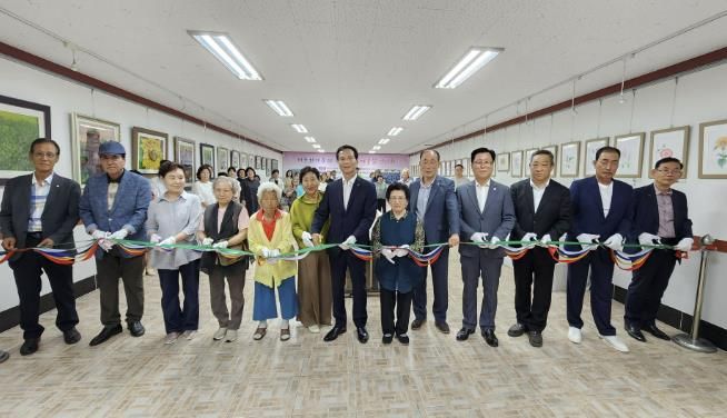 음성군 '서툰화가들과 선생님의 어울림' 전시회 개최