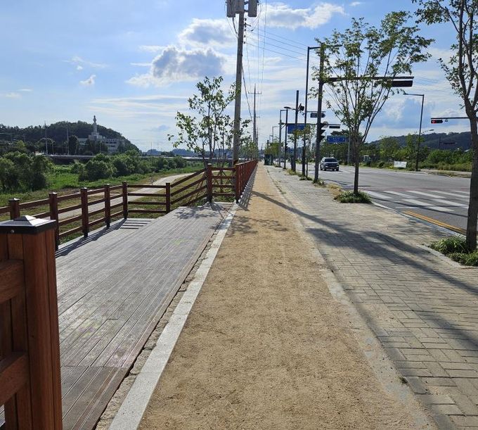 안성시, 도심 속 건강쉼터 ‘흙향기 맨발걷기길’ 조성완료