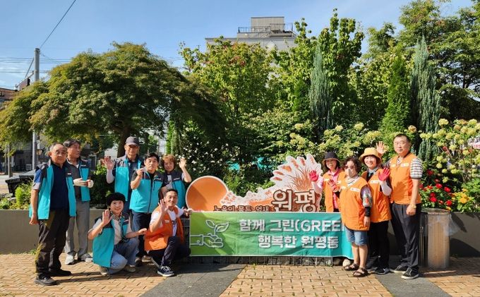원평동 자원봉사 나눔센터, 가을맞이 시민정원 조성 및 환경정화 실시