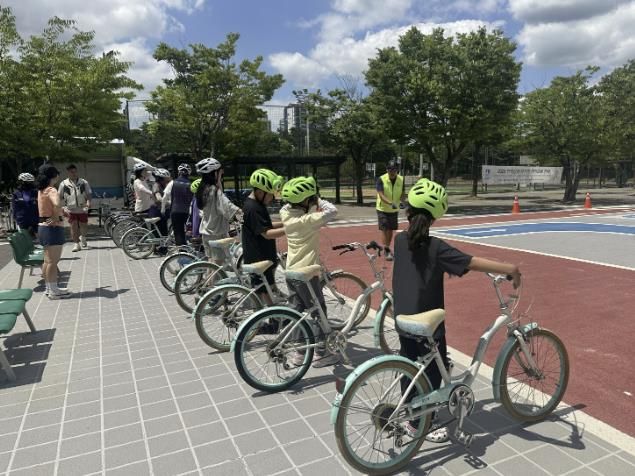 만석공원에서 ‘만석공원 자전거 안전교육’을 하고 있다.