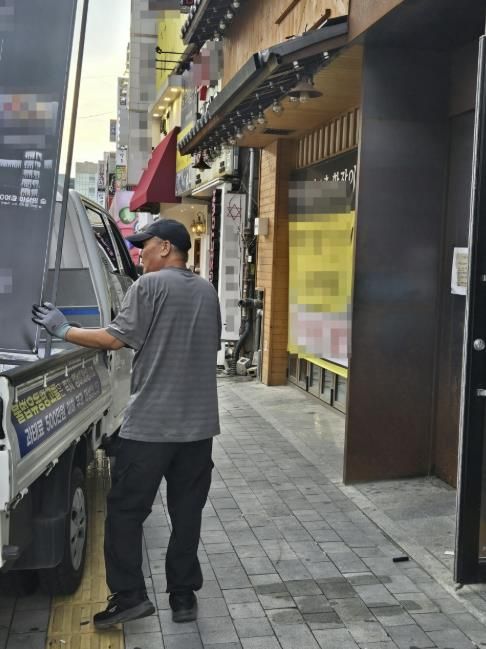 수원시 팔달구, 가을 축제 앞두고 불법광고물 근절 야간단속 실시