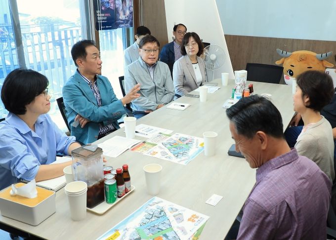 안중시장 상인들과 간담회