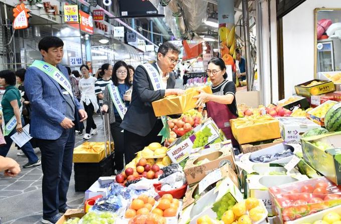 수원특례시 영통구, 추석 맞이 구매탄시장 장보기・물가안정 캠페인 실시