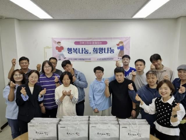 경기장애인부모연대, 수원시 팔달구 화서2동 어르신에 추석 선물 전달