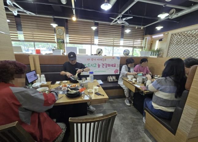 외롭지 않은 환절기, 수원시 팔달구 지동 지역사회보장협의체가 함께한 따뜻한 밥상