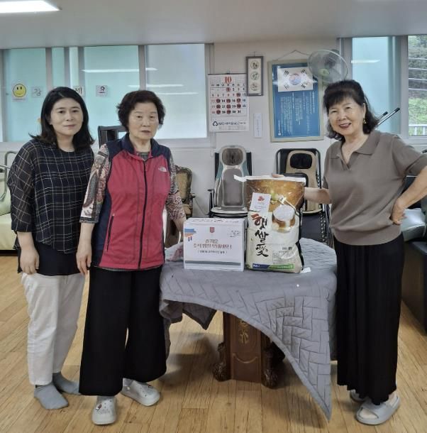 수원시 영통구 영통1동, 추석맞이 경로당에 백미와 송편 전달
