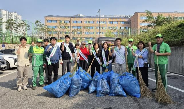 수원시 팔달구 매교동, 관내 주차장 일대 쓰레기 상습 무단투기 지역 합동 정화 활동 실시