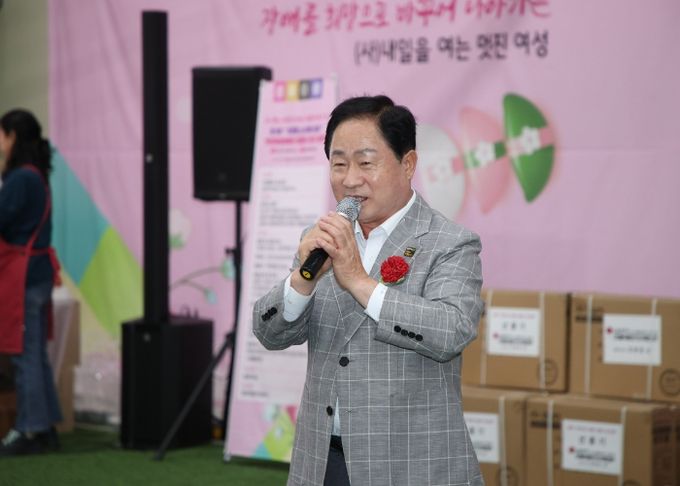 주광덕 남양주시장, 사랑의 송편 나눔 행사서 장애여성 격려와 따뜻한 인사 전해