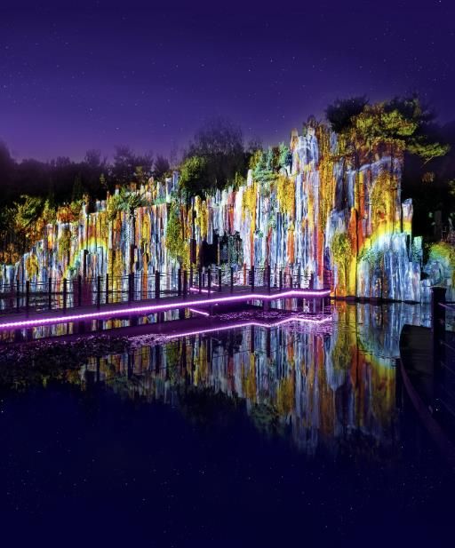 절리폭포에 투영된 프리쇼 ‘기상낙원’ 모습