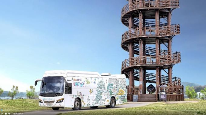 교과서에 수록된 정보무늬(큐알코드)를 통해 관련 홍보 영상을 확인할 수 있다