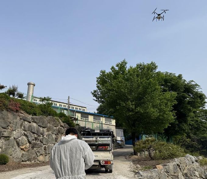 안성시, 아프리카돼지열병 차단을 위한 하반기 멧돼지 기피제 드론 살포 실시