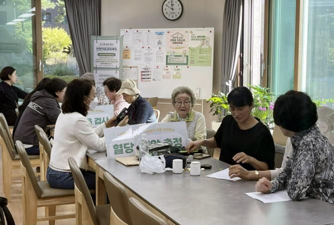 과천시 지역사회보장협의체, ‘어르신 건강관리방’ 운영…만성질환부터 정신건강까지, 어르신 맞춤형 건강서비스 제공