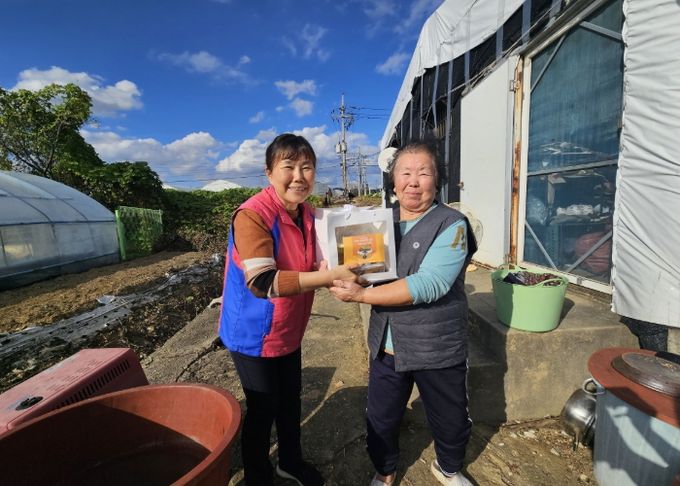 고양특례시생활개선회 밑반찬 전달 기념촬영