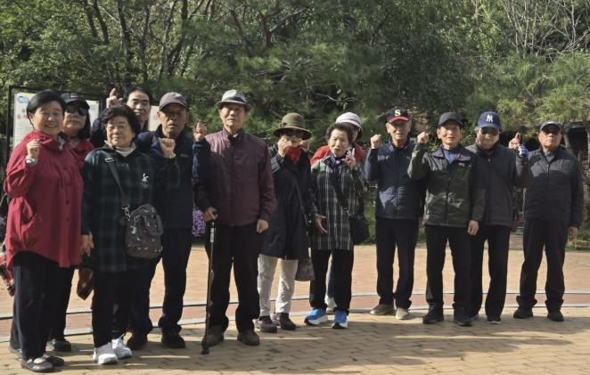 수원시 팔달구 인계동 경로당협의회, 10월 야외 월례회의 개최