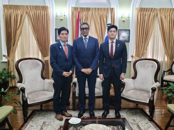 김용태 의원과 트리비다드 토바고 하원의장 면담(좌로부터 주 트리니다드 토바고 대한민국 권세중 대사, Jagdeo Singh 작데오 싱 트리니다드토바고 하원의장, 김용태 의원)