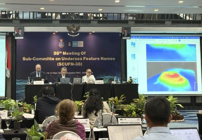 인도네시아 발리에서 개최 중인 제38차 해저지명소위원회(SCUFN, Sub-Committee on Undersea Feature Names)에서 한국이 제안한 해저지명을 심의하고 있는 모습
