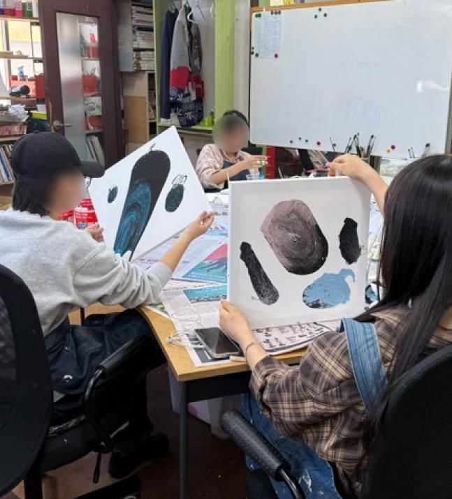 수원여자단기청소년쉼터 미술 전시회 '별빛을 보듬다' 개최