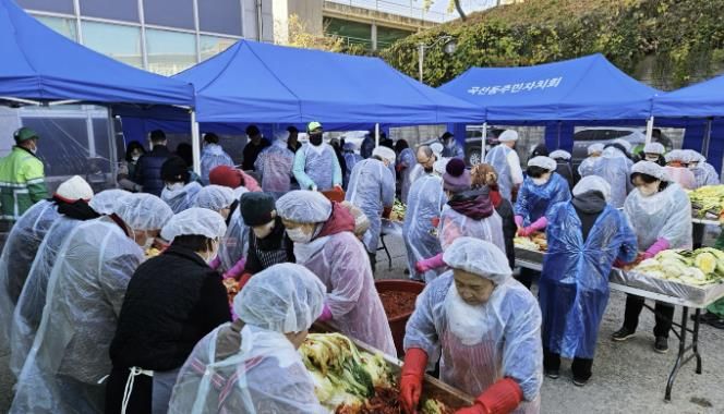 남수원새마을금고, 곡선동에 사랑의 김장 온정 나눔에 후원금 300만원 기부