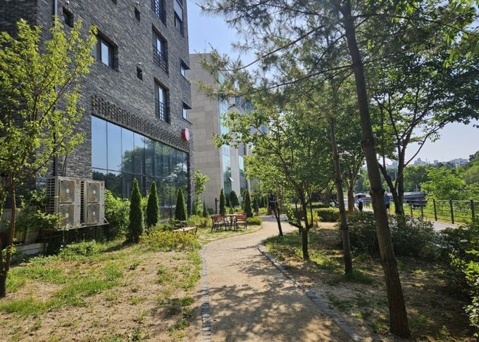 민락천변 쌈지공원 오솔길 및 쉼터