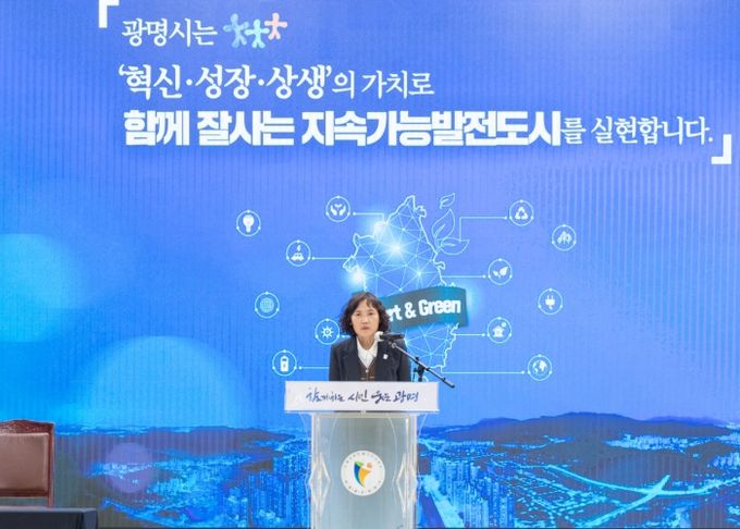 최혜민 제31대 광명시 부시장이 6일 오후 시청 대회의실에서 열린 취임식에서 취임사를 하고 있다.