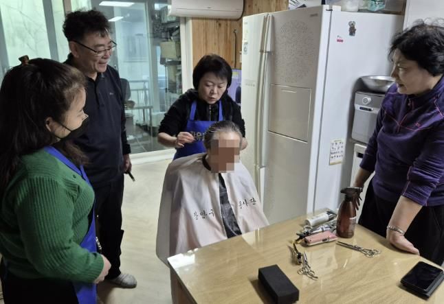 자유총연맹, 수원시 장안구 조원1동 찾아가는 이·미용 봉사 첫 실시