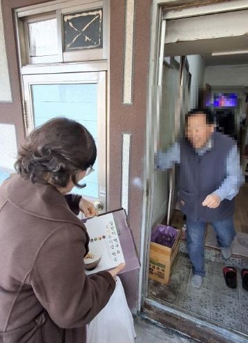 이천시 유혜란 중리동장, 취약계층 대상 ‘찾아가는 복지상담’ 실시