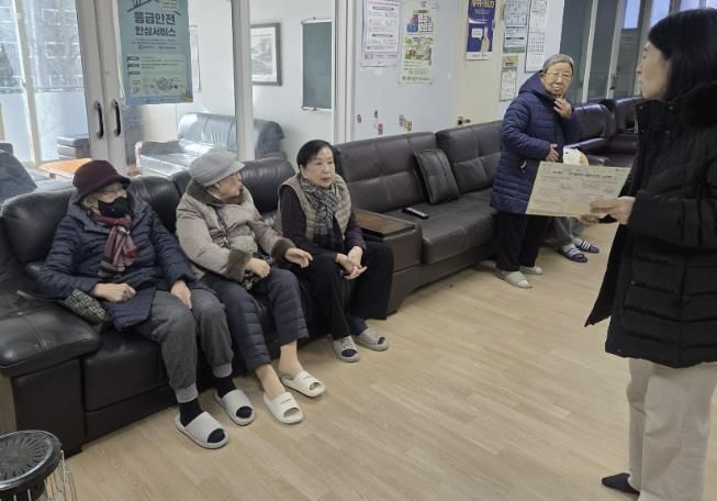 수원시 영통구 영통1동, 경로당 순회 방문하여 '새빛 생활비 패키지' 홍보