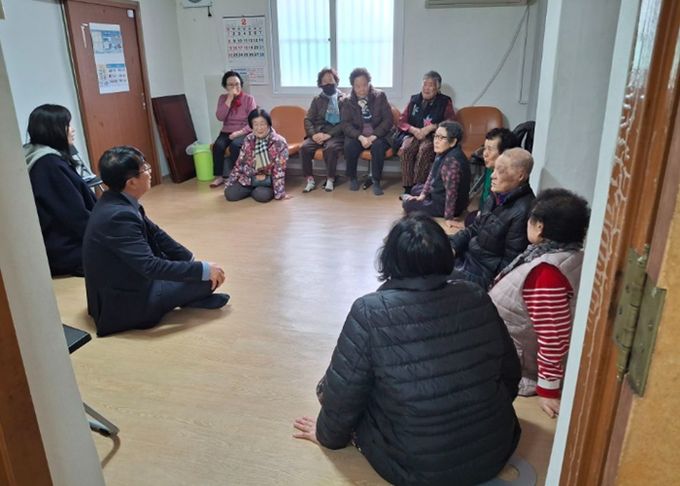 고양시 화전동 신형식 동장, 설맞이 경로당 순회 방문