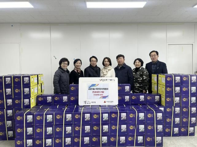 구리시 교문1동 주민자치위원회, 설맞이 취약계층을 위한 한과세트 기탁