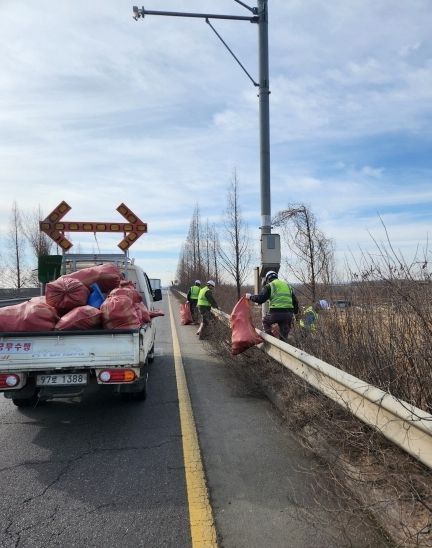 평택시, 국도변 무단 투기 쓰레기 ‘말끔’