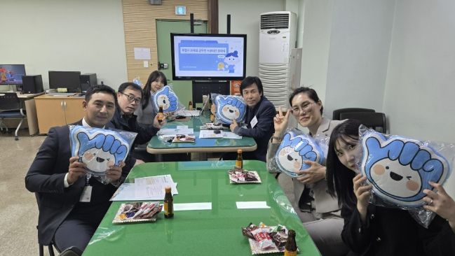 ‘부천시 유튜브 공무원 서포터즈 2기’가 부천시청 스튜디오에서 첫 회의를 열었다.