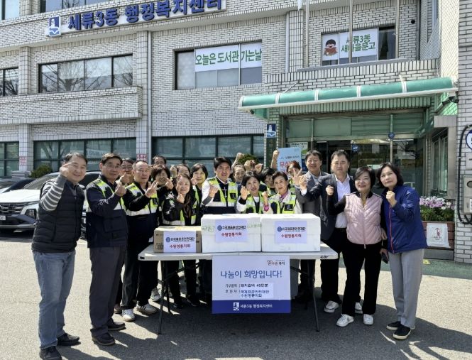국제표준안전재단 수원영통지회, 수원시 권선구 세류3동에 돼지갈비 45인분 기부 및 환경정화활동 진행