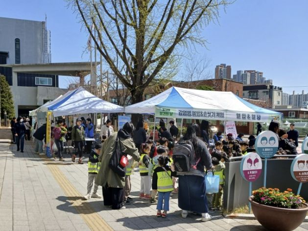 시흥시보건소, 제54회 보건의 날 기념 '건강 한마당 홍보관' 성료